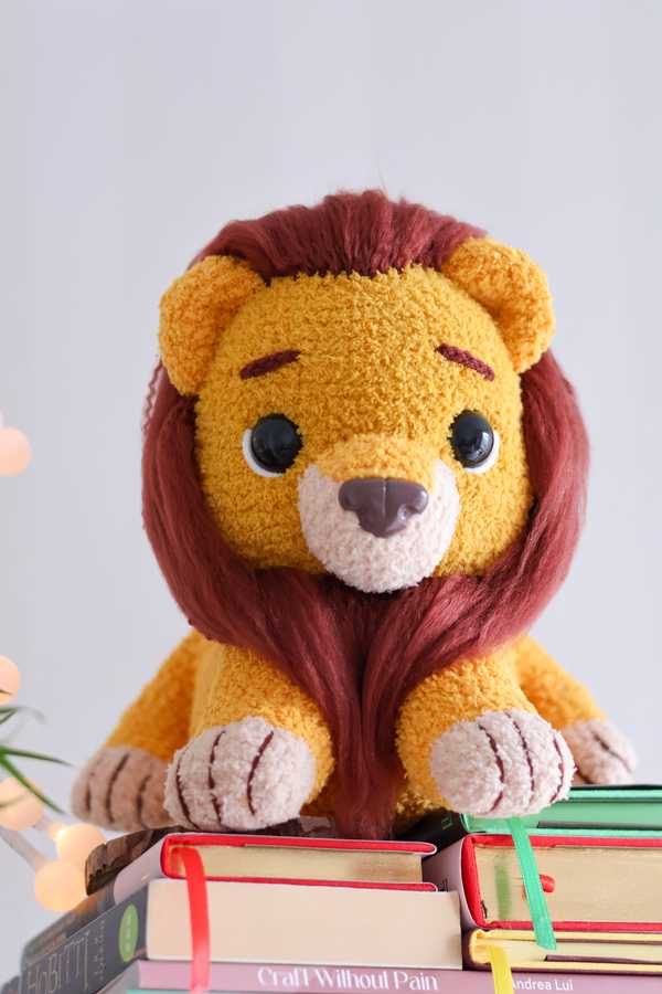 Lion main image